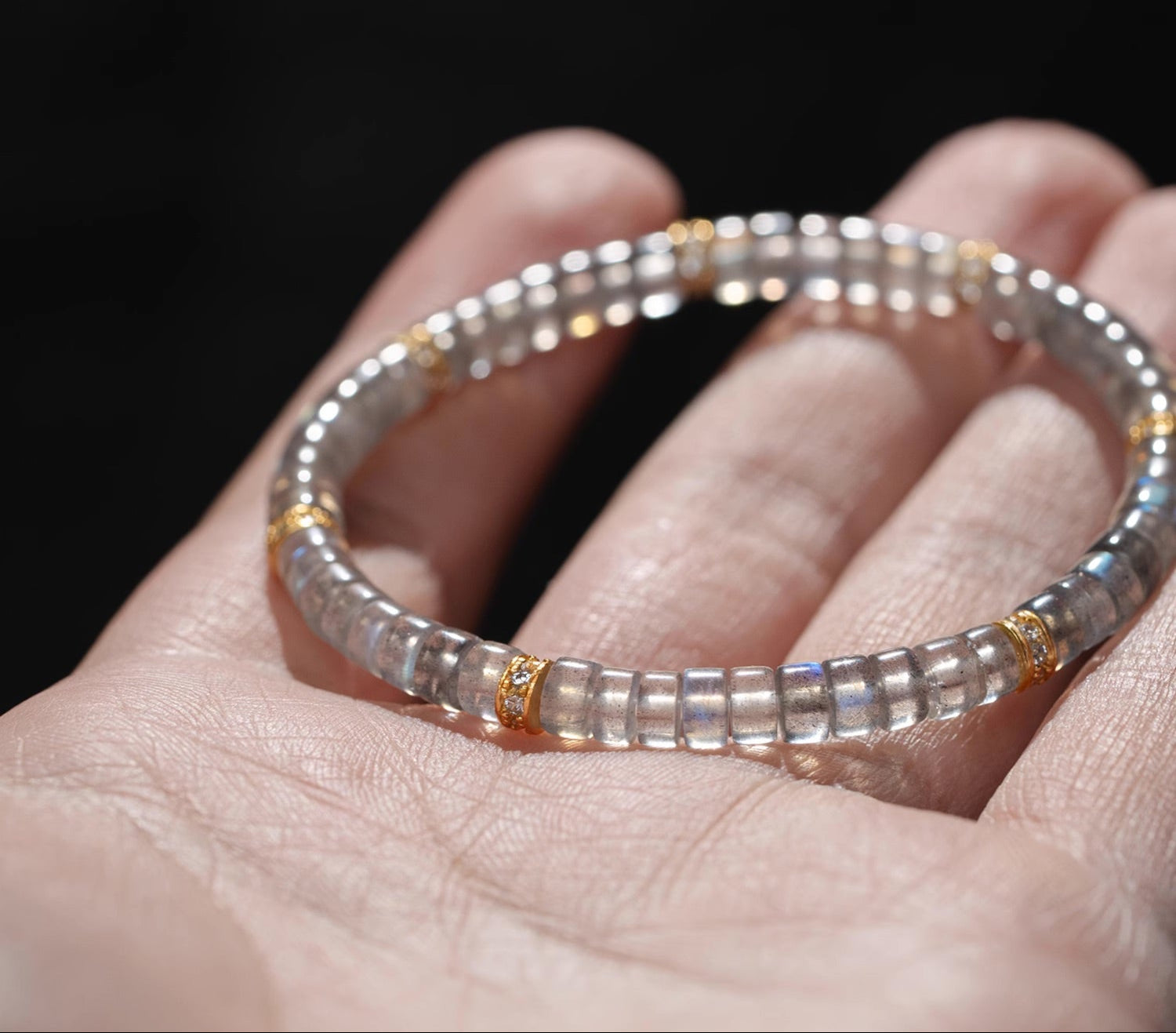 Gray light crystal