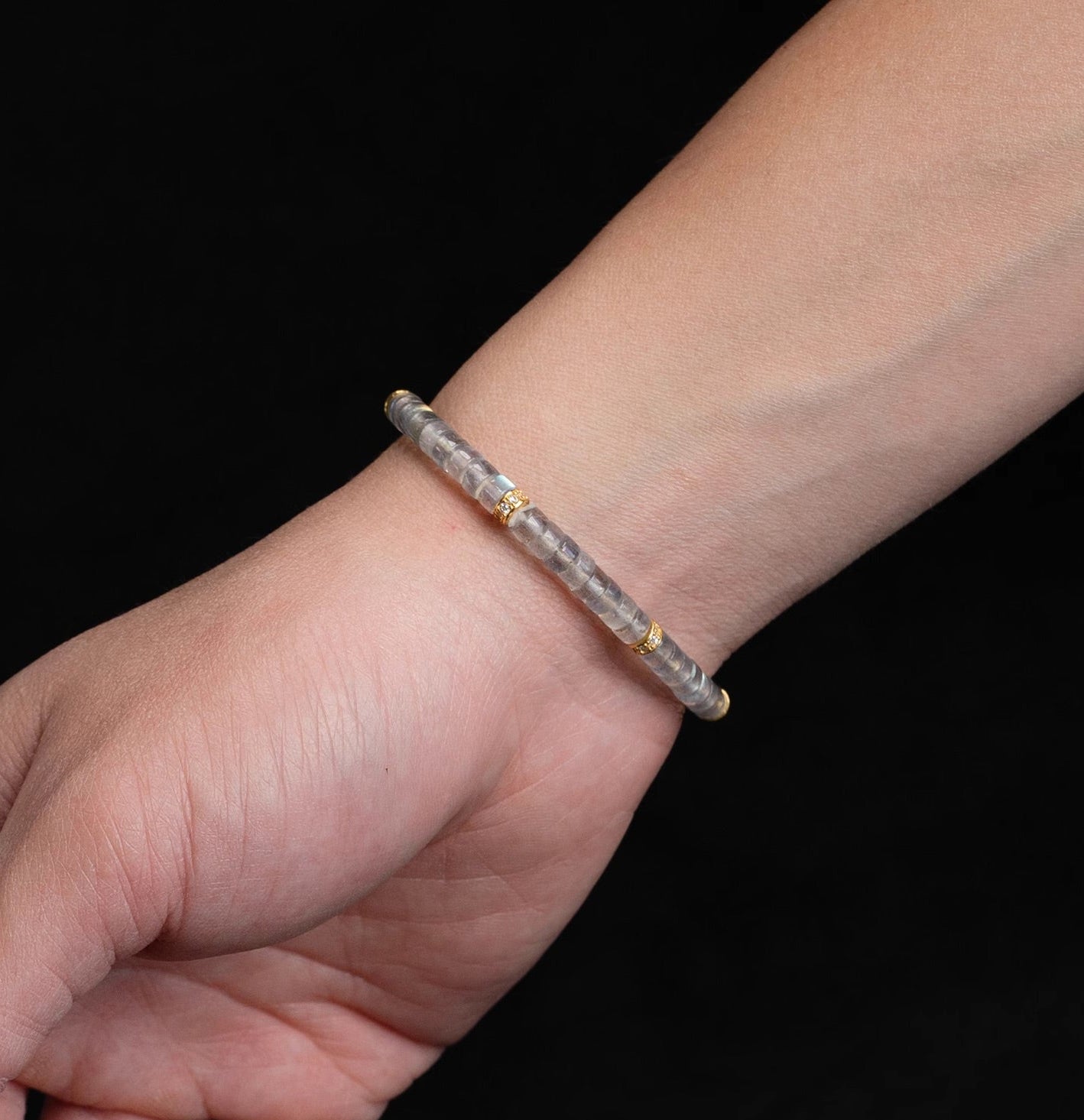 Gray light crystal